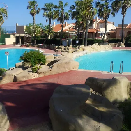 度假居 Con Piscina 28 *
